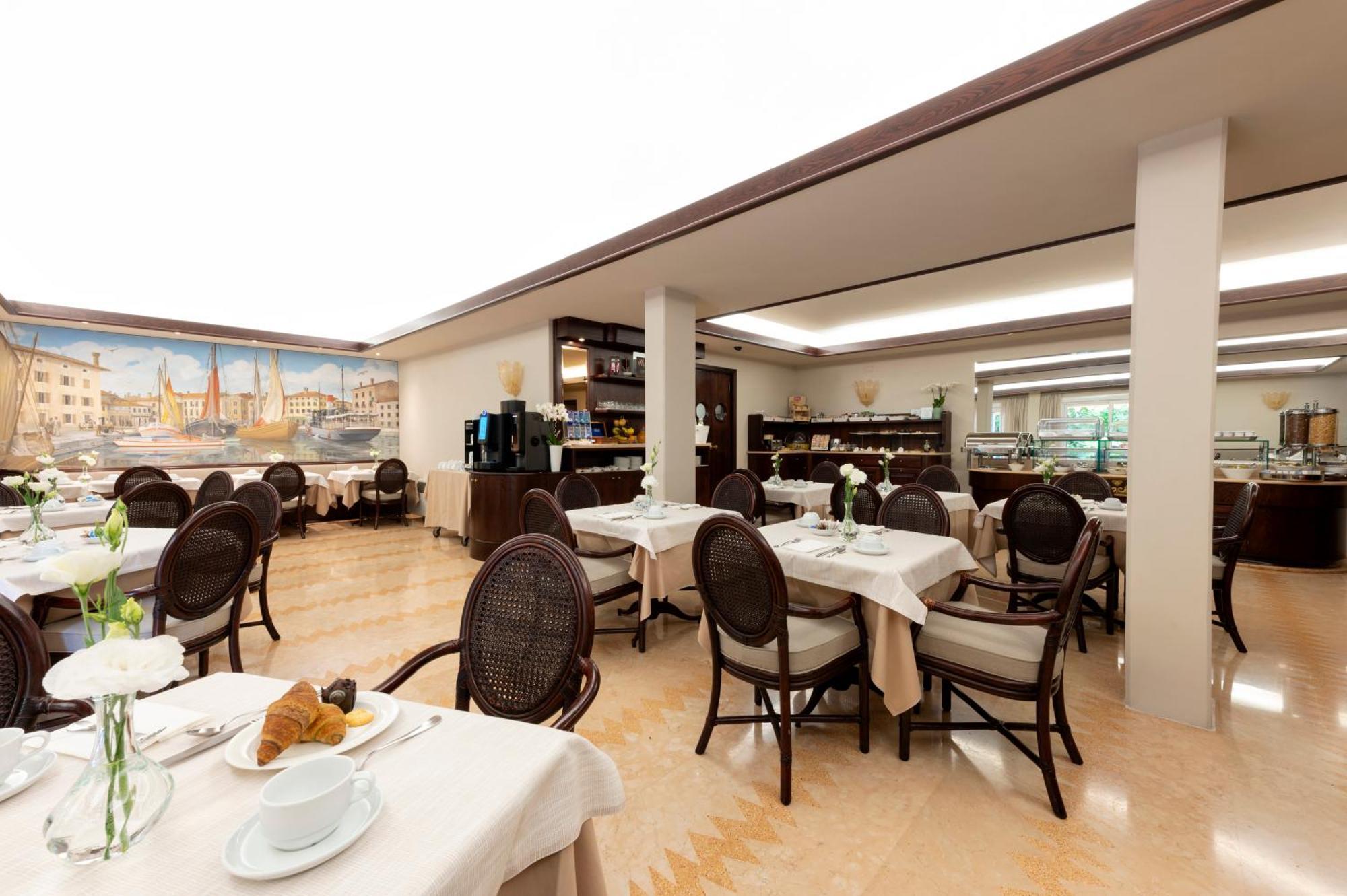 Hotel Hannover กราโด ภายนอก รูปภาพ