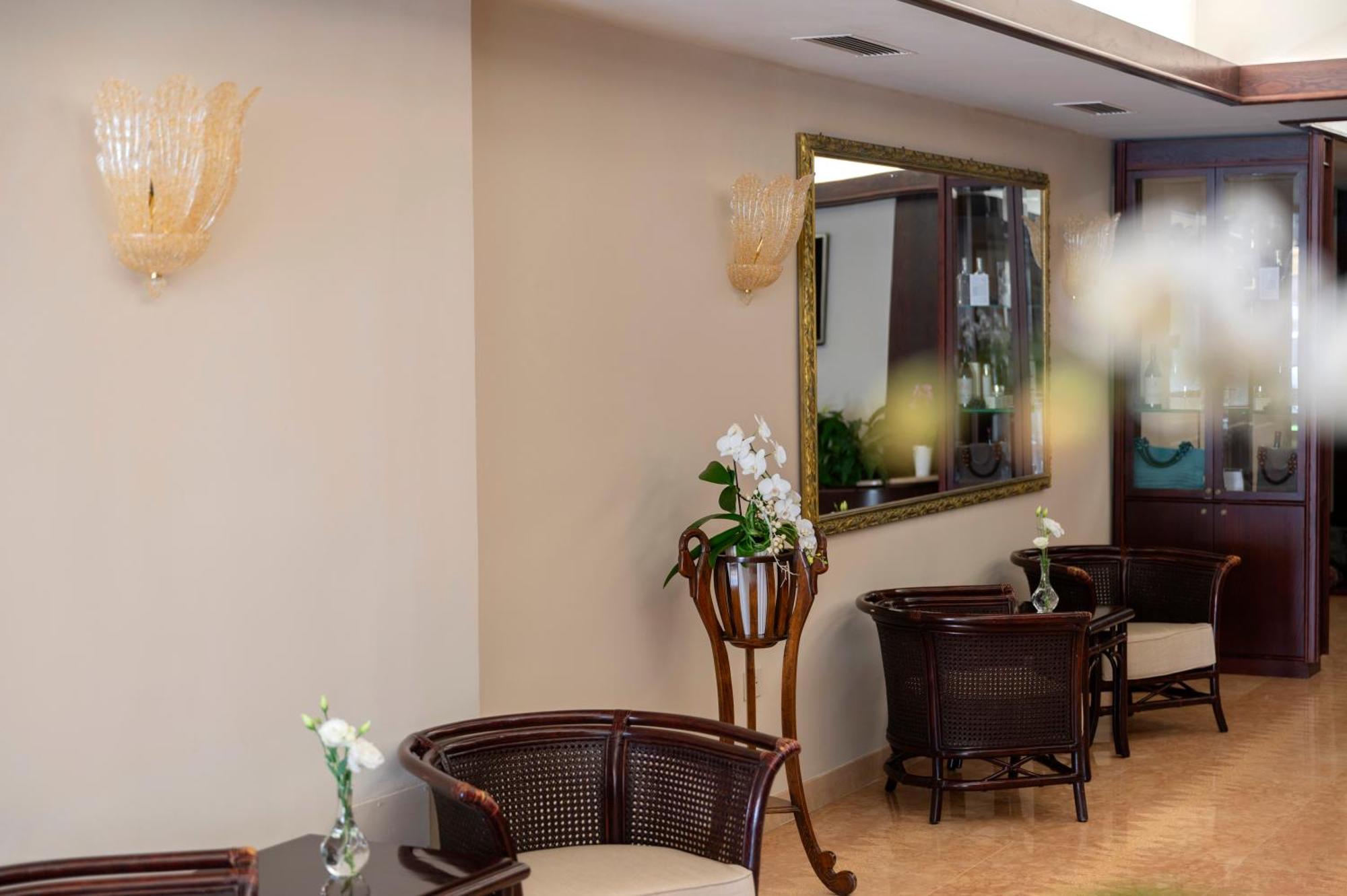 Hotel Hannover กราโด ภายนอก รูปภาพ