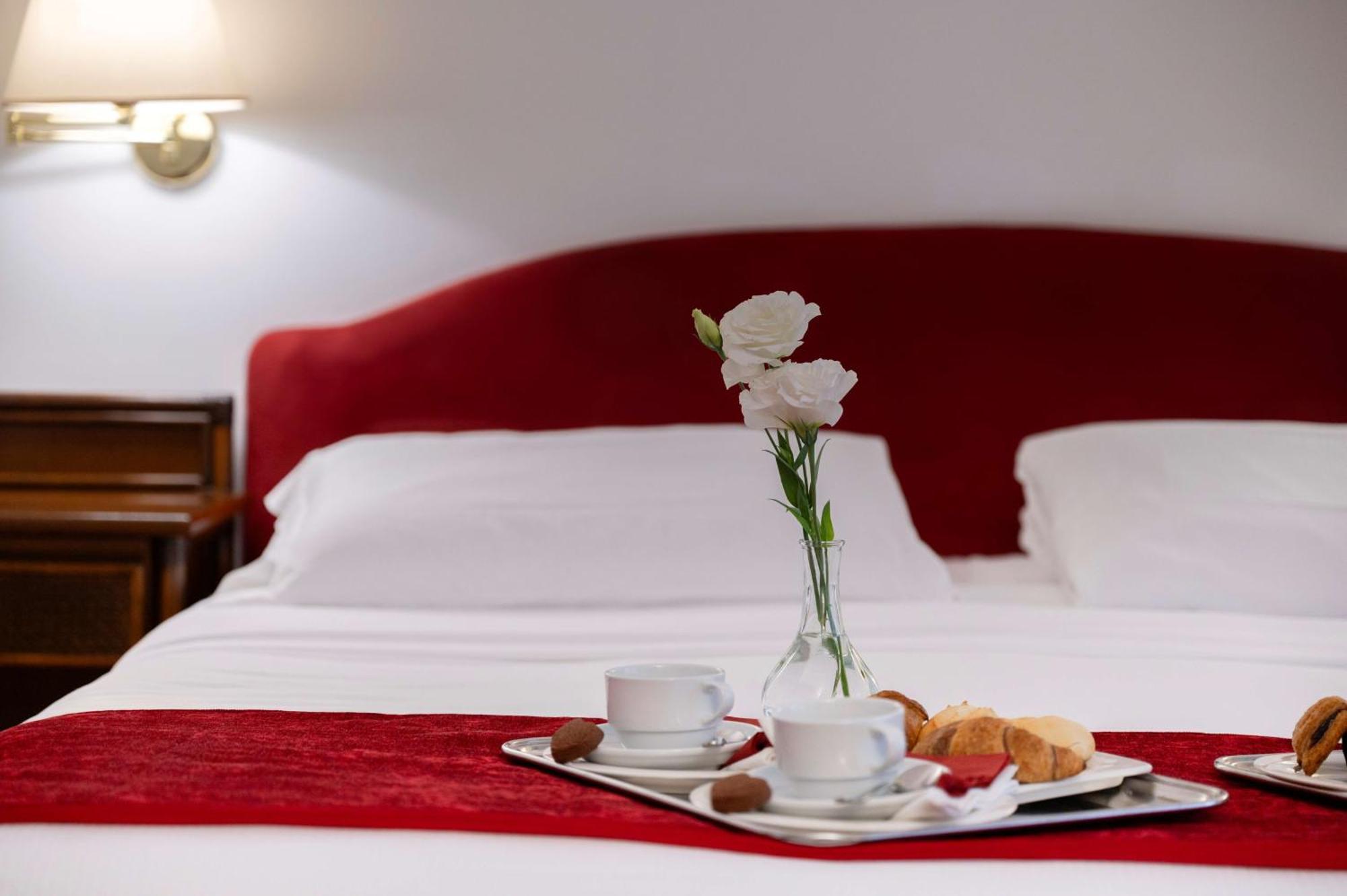 Hotel Hannover กราโด ภายนอก รูปภาพ