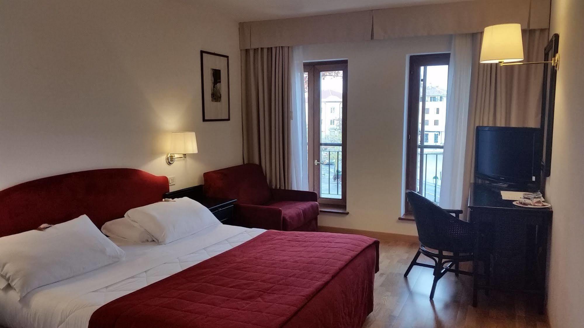 Hotel Hannover กราโด ภายนอก รูปภาพ